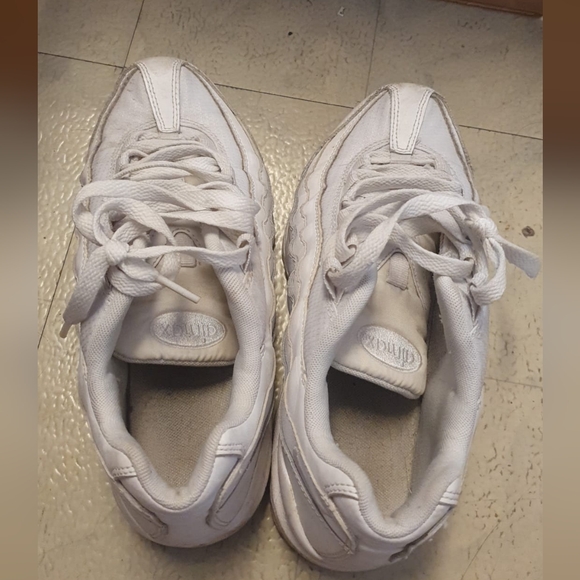 White Nike AirmaxModel: 905348-104 Size: 5Y US - Picture 5 of 5